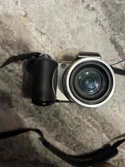 Olympus SP Series SP-600UZ 12.0 MP Digital Camera - Silver w/ 4 pocket case