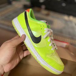Nike Dunks Lows Volt Size 11.5