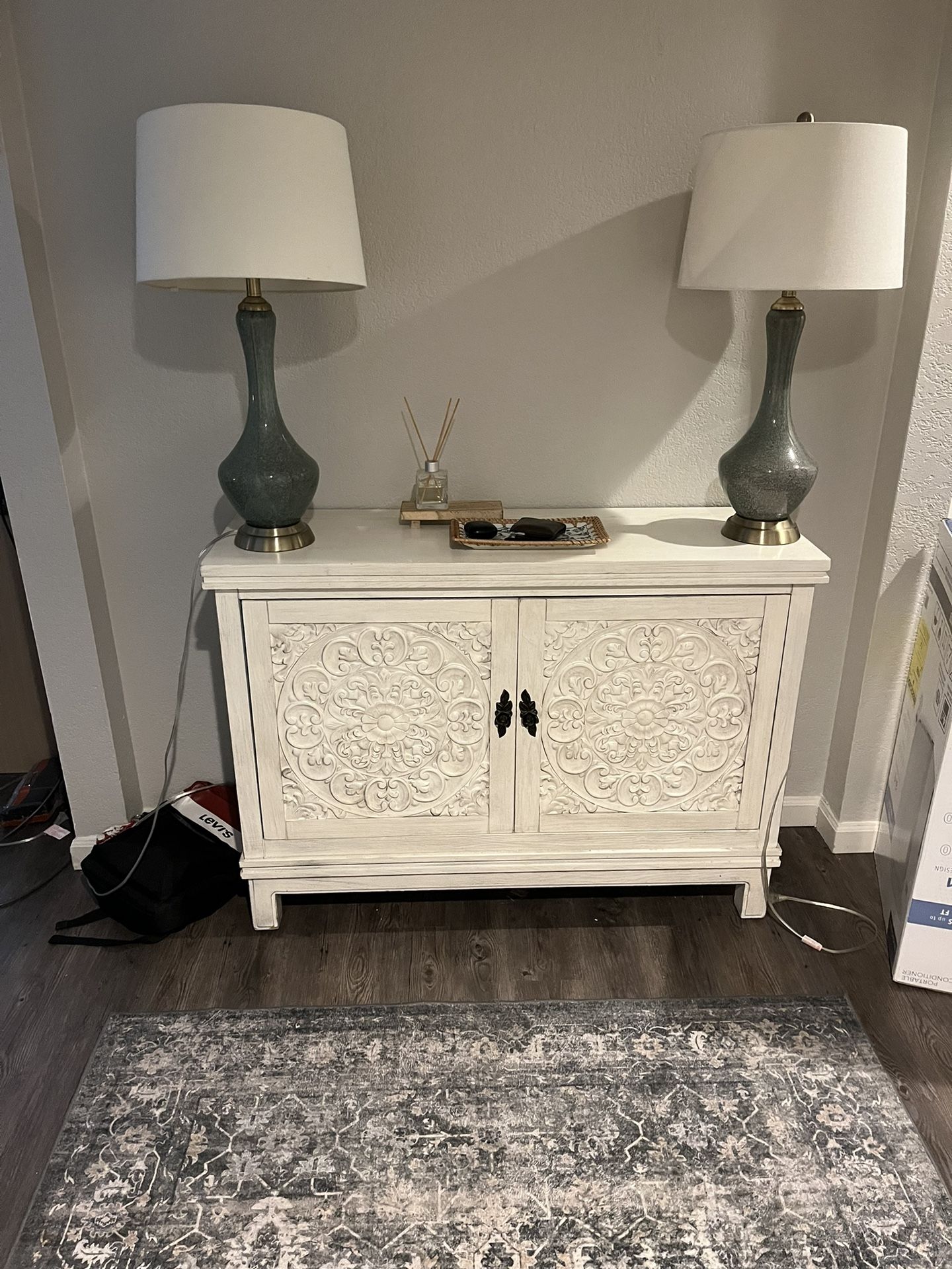 2 LAMPS