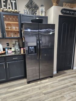 Frigidaire Refrigerator 