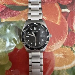 Selling a Citizen Eco-Drive AW1760-81E men’s watch in excellent condition. 	•	Eco-Drive technology (powered by light – never needs a battery) 	•	Stain