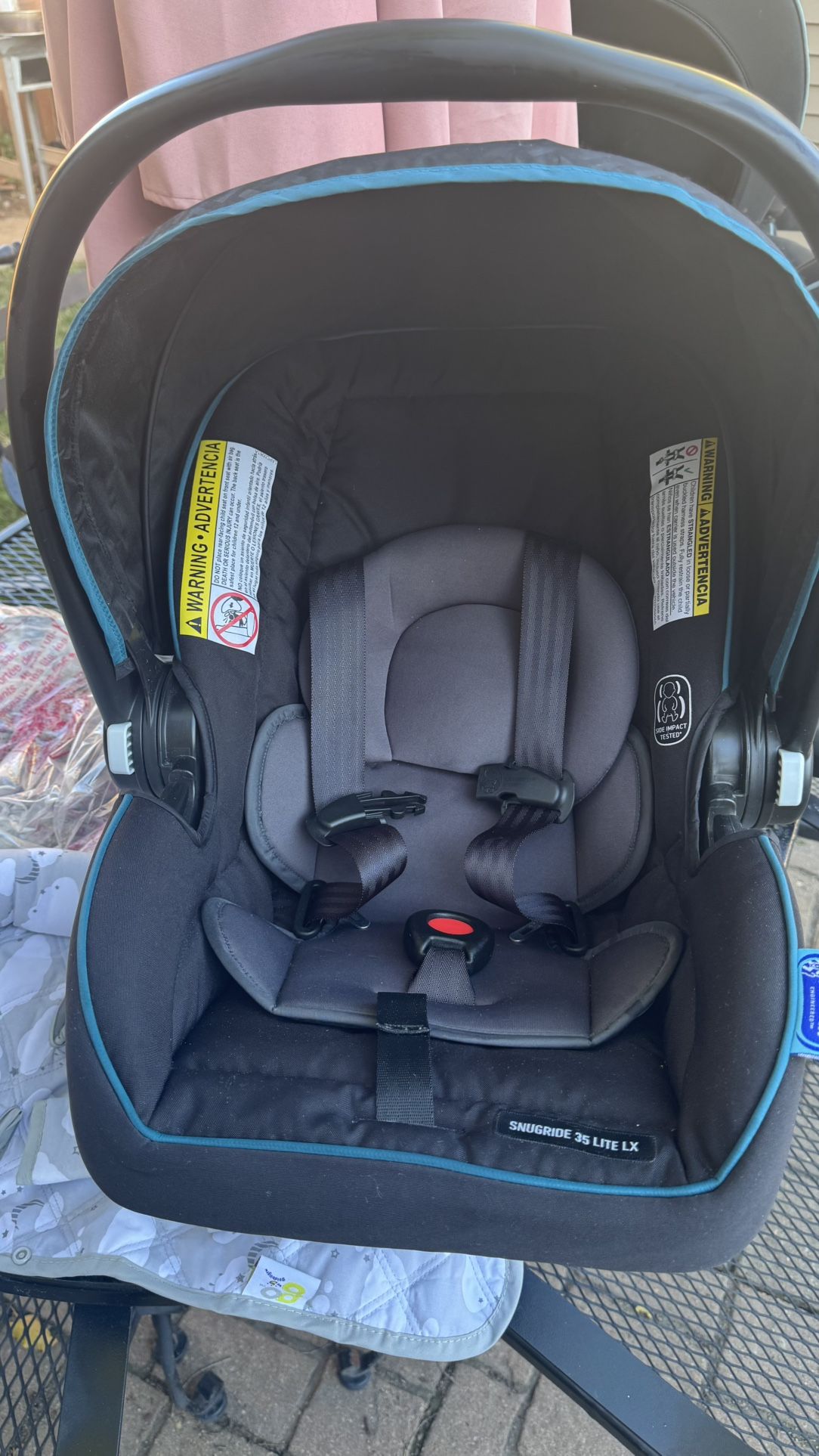 Graco infant car seat - snugride 35 lite xl