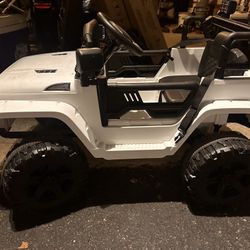 12V Electric Ride-On Jeep with Remote Control - White