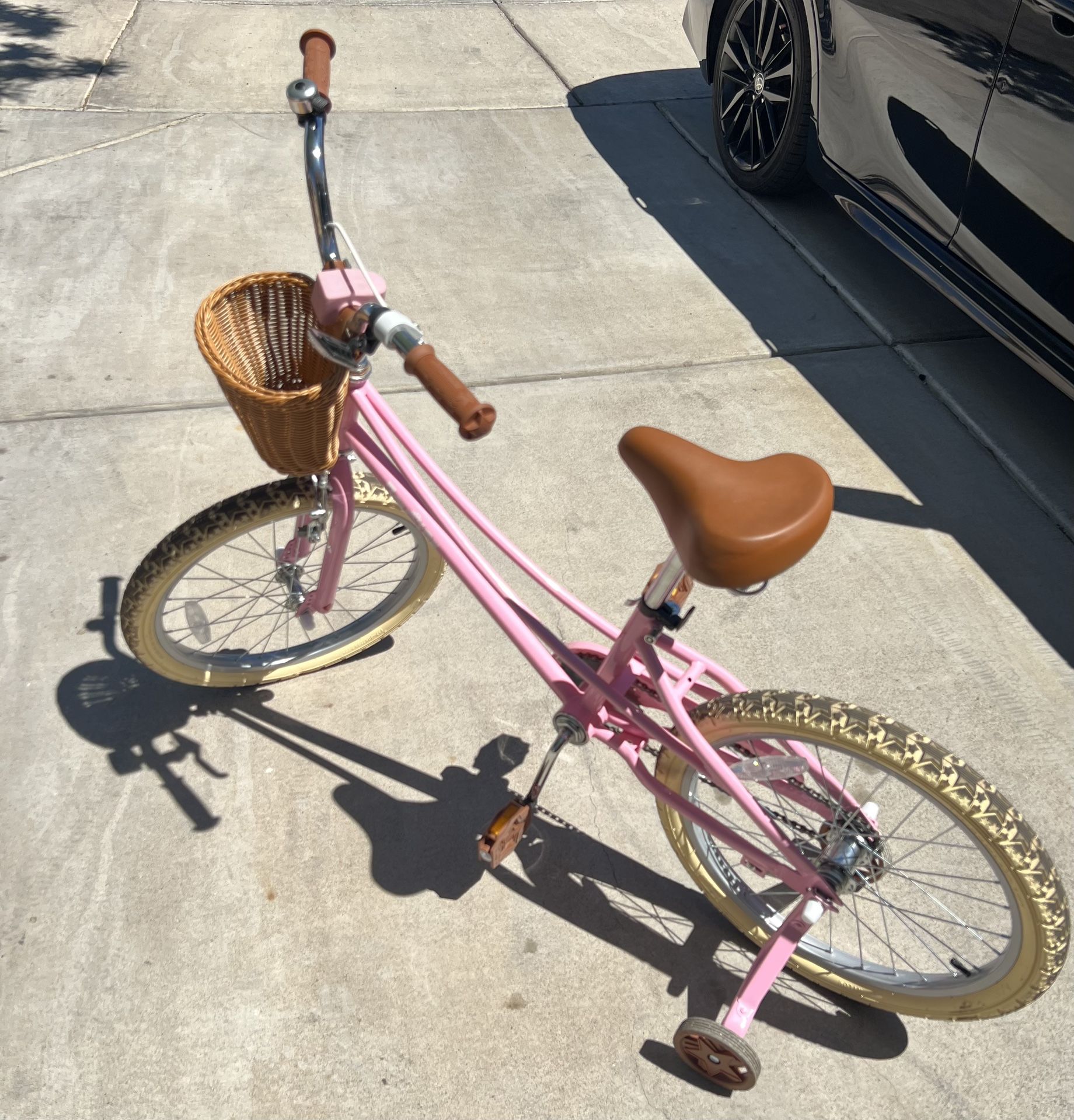 Girls Bike W/ Helmet