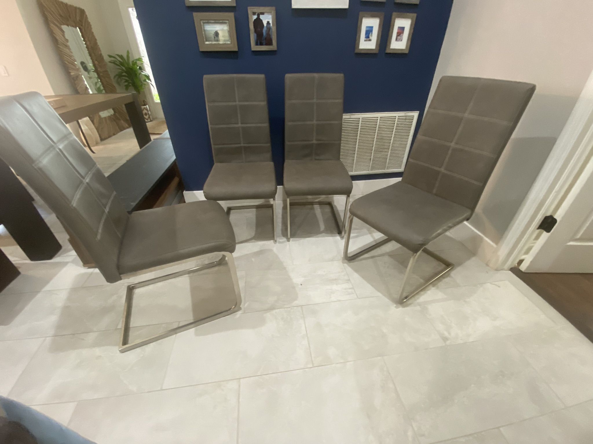 Set 4 Dinning Chairs