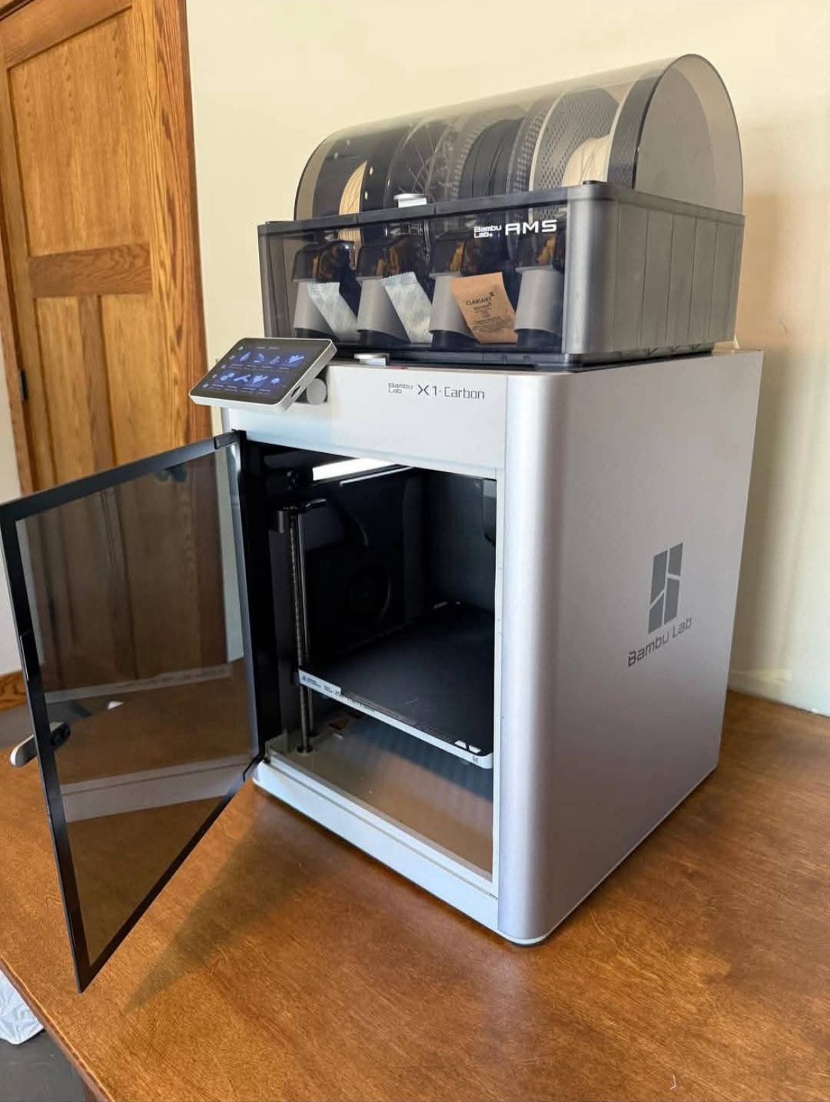 Bambu~X1~Carbon~3D~Printer~with~AMS~with~Filaments