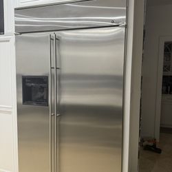 Free 48" GE Monogram Refrig -Read description. Not operating properly. Moved to  Front Door, Ready To Go
