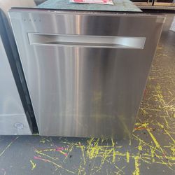 Midea 24 Inch Stainless Steel Dishwasher With Third Rack