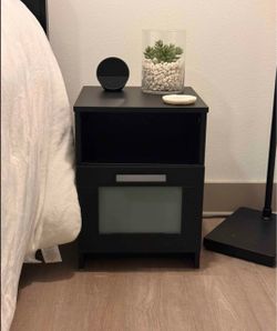 Like new black nightstands and dresser