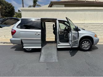 2004 Chrysler Town & Country