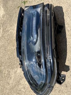 Dodge Challenger rt/srt passenger headlight assembly