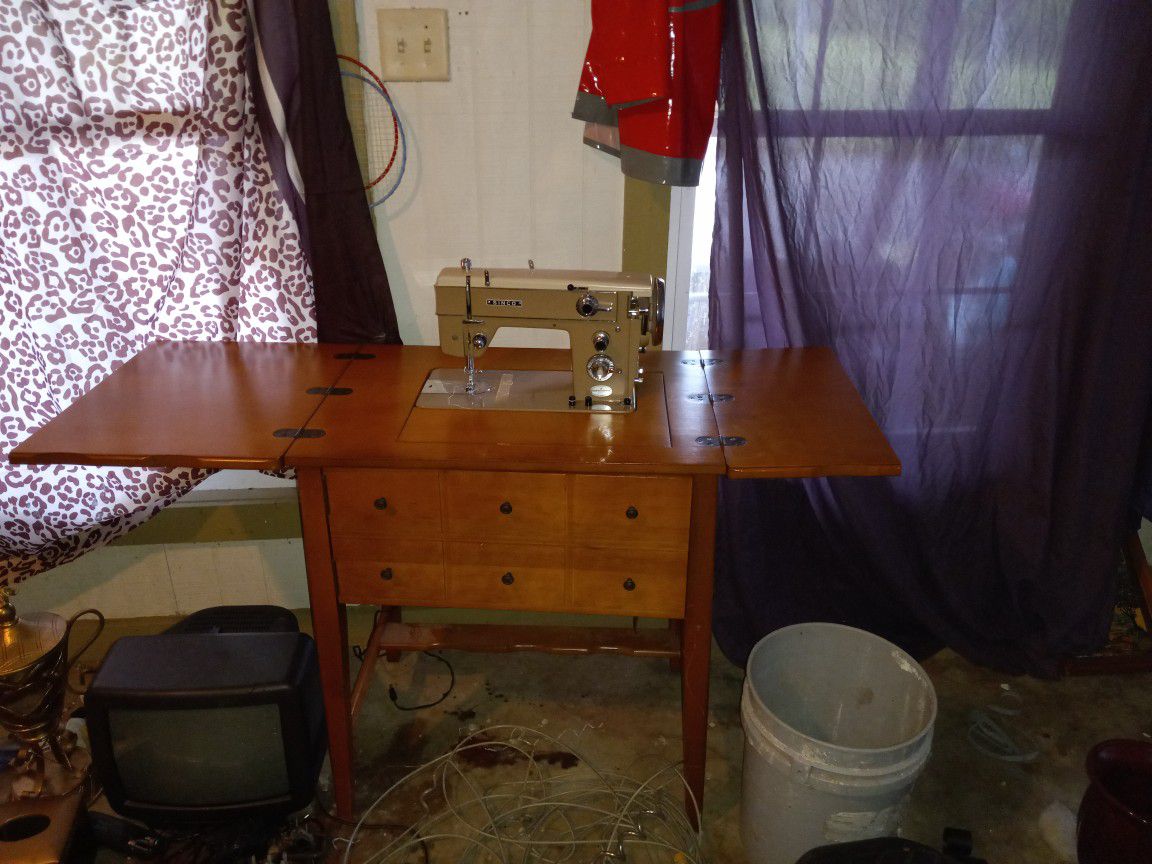 Built In  Sewing Machine Table