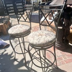 ♥️♥️ free barstools♥️♥️