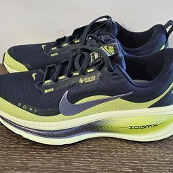 Nike Vomero 18 GTX - NEW Size 7