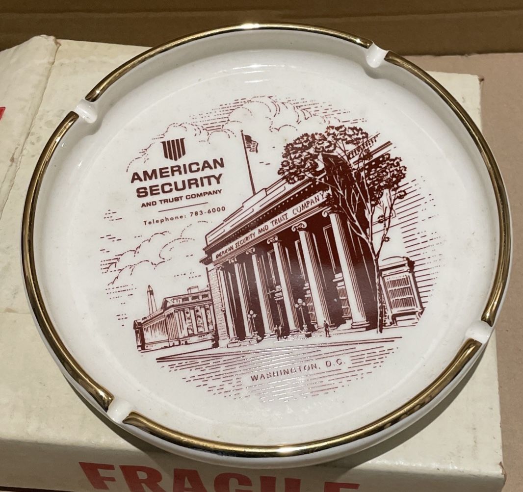 AMERICAN SECURITYAND TRUST COMPANY Washington D.C. Ashtray Ceramic Cigarette New in its original opened box  