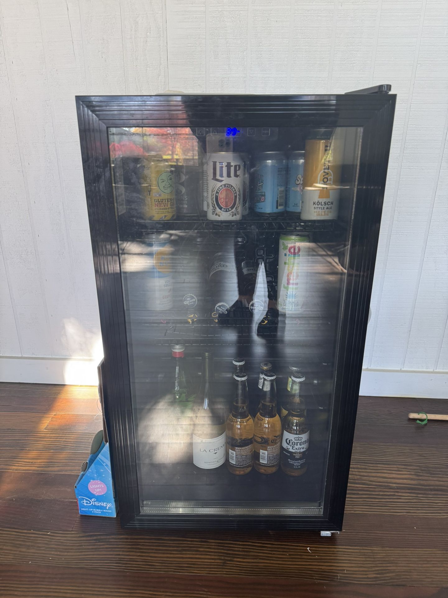 Mini fridge 