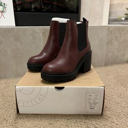 Urban Outfitters Chelsea Boots