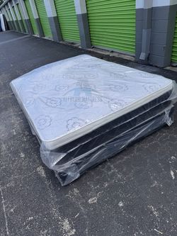 Queen mattress pillow top set with box spring (2pc - new)