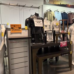 Volcom Outlet Livermore *Liquidation* 3218 Livermore Outlets Dr 94551