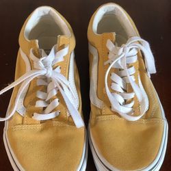 Yellow Vans “Off The Walls” Low Tops 