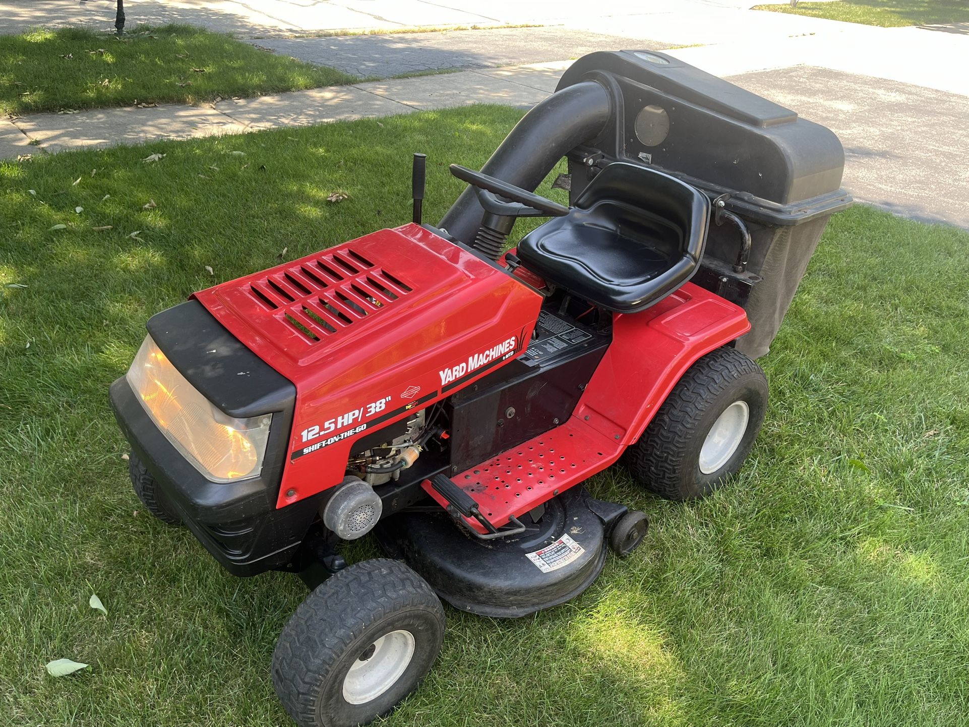 Mulching Riding Lawn Mower With Bagger System 