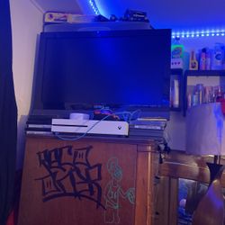 Vizio 27 Inch Tv Up For Sale 