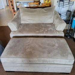 Love Couch With Ottoman 