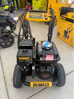Dewalt 3600 psi pressure w/ Honda motor