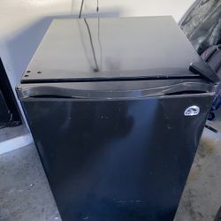 Igloo Mini Fridge 
