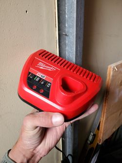 Milwaukee M12 Charger