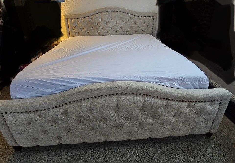 King-size Platform Bed