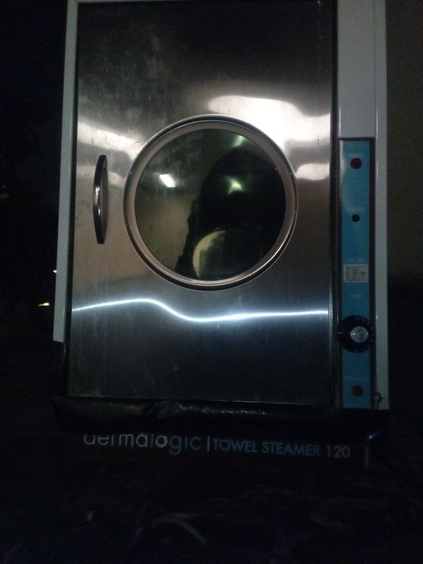 Dermalogic Towel Steamer 120