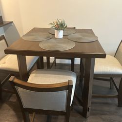 4-Seat Dining Set