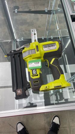 Air strike nail gun