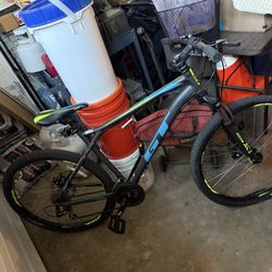 GT AGGRESSOR PRO MOUNTAIN BIKE