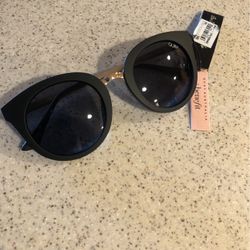 Sunglasses QUAY Color Black Serious Buyers Only 