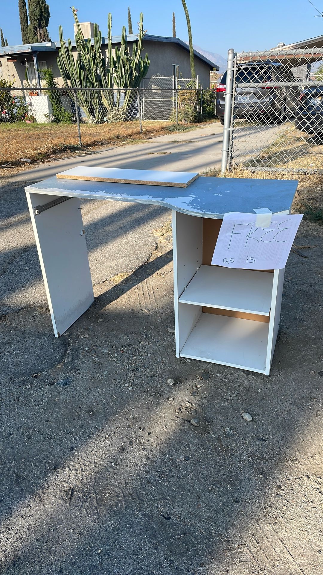 Free Desk Table And Desk Chair