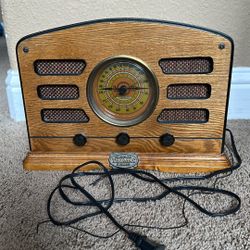 Thomas Museum Series vintage-style radio and cassette player.