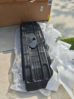 23-26 Ford super duty f-250,350,450 or 550 xl/xlt grille 200 FIRM New see pictures