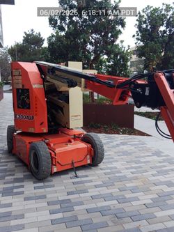 30’ Articulating Boom Lift Electric