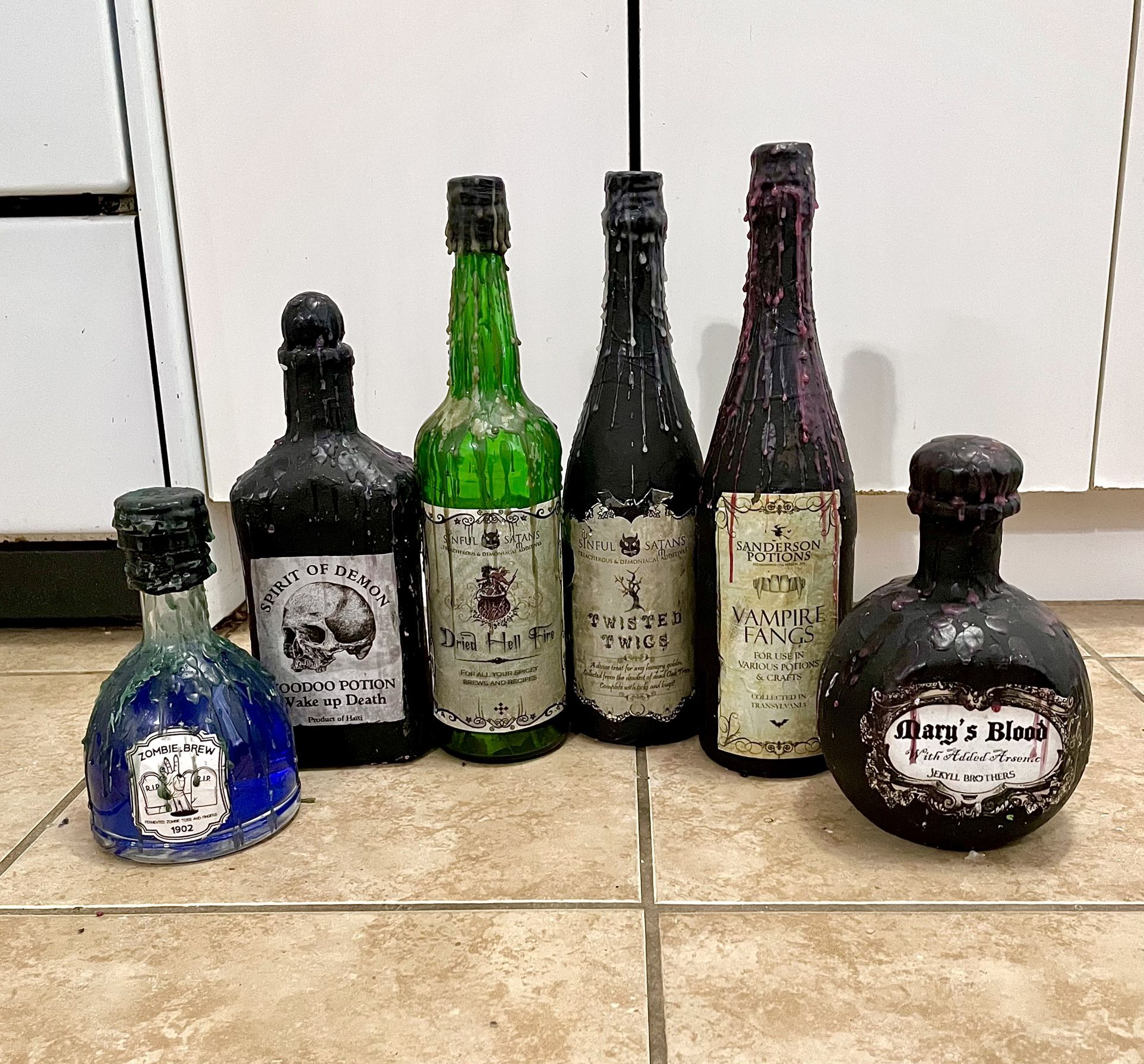 HALLOWEEN PROPS/ DECOR..SET OF SCARY POTION JARS