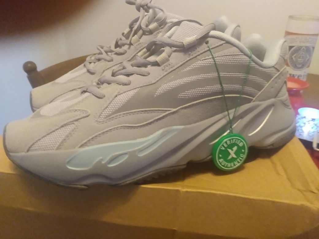 ❎(SOLD)"Hospital Blue" Yeezy 700 sz. 11