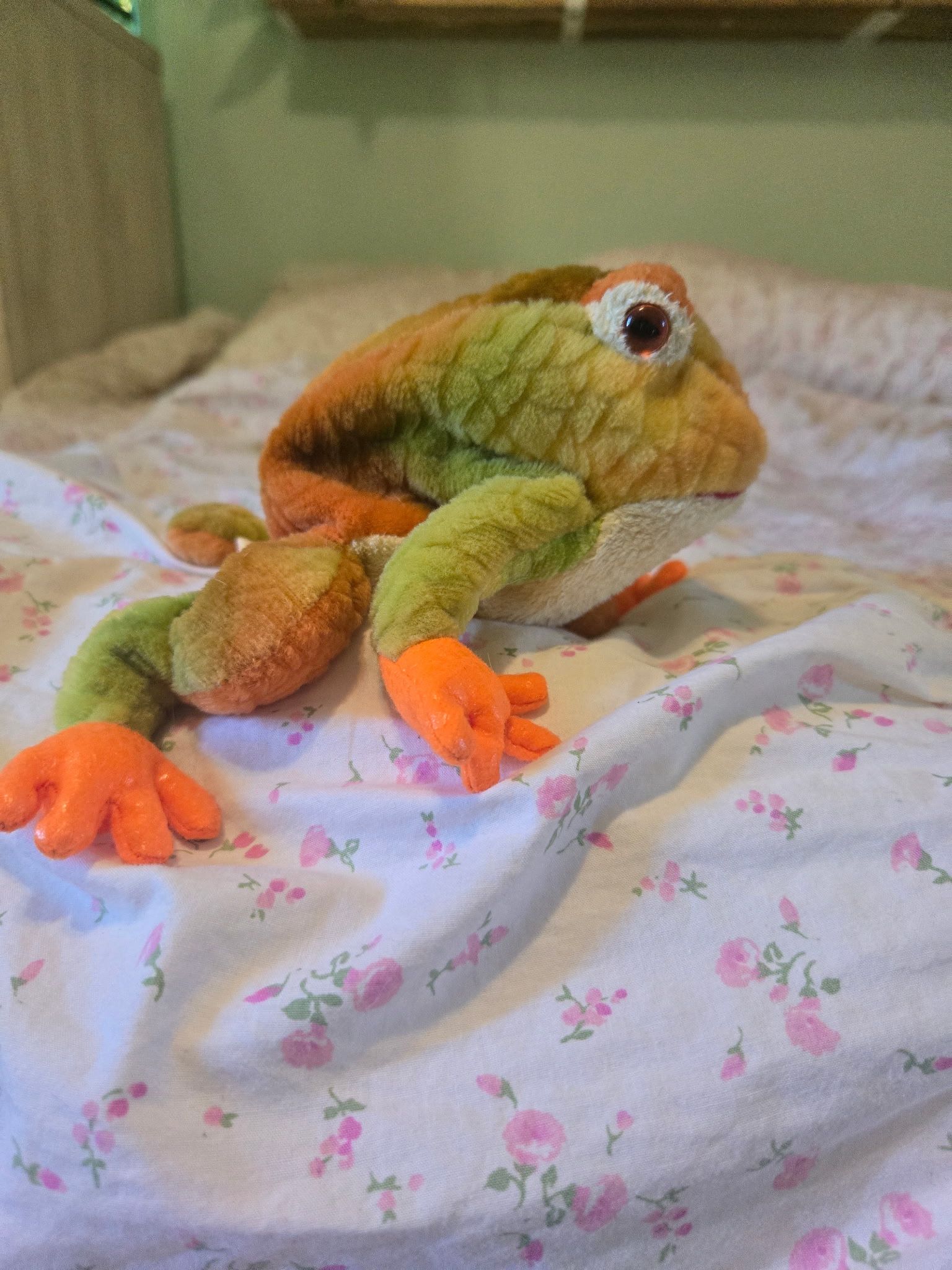 Vintage TY Beanie Buddies Colorful Stuffed FROG ๐ธ 15" 2001 PE Pellets Soft