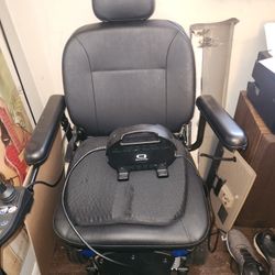 Quantum J4 Mobility Chair