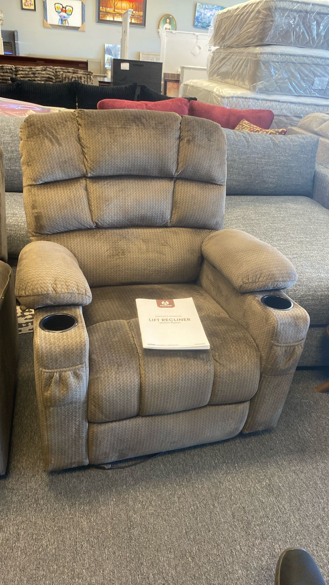 Floor Model mcombo Lift Power Recliner With USB Charging