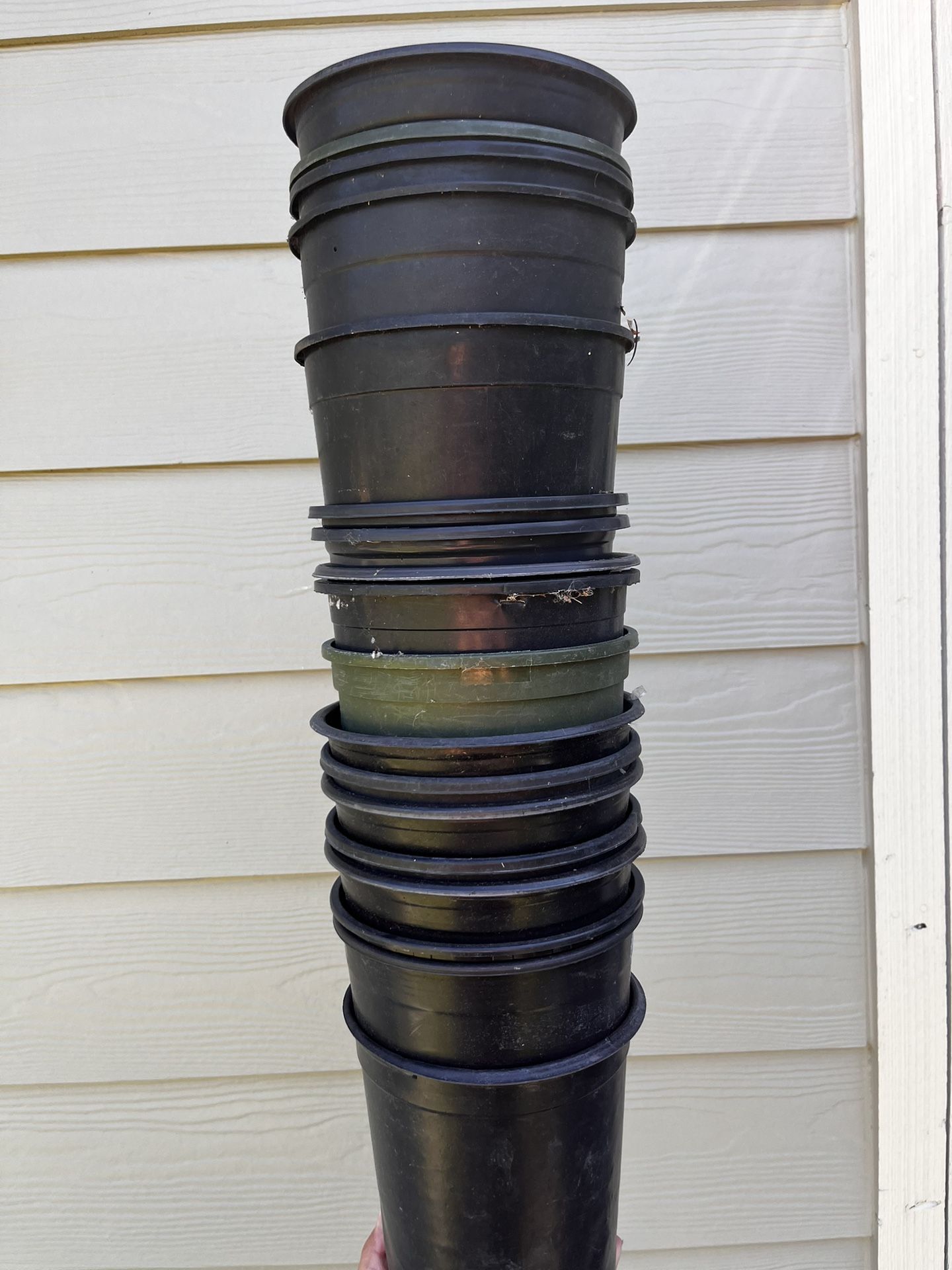 Tons Of Pots For Plants. Different Sizes.