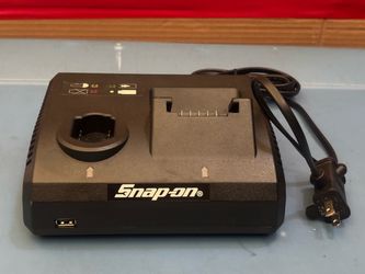 Snap-on Tools 14.4 V and 18 V Dual Bay Charger