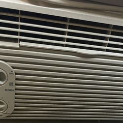 GE air conditioning window unit 5200 BTU