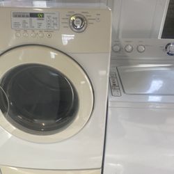 Very nice washer and gas dryer Excellent condition Delivery available