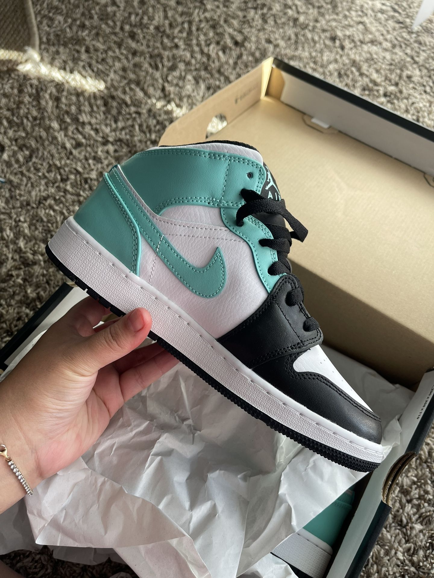 Jordan Mid